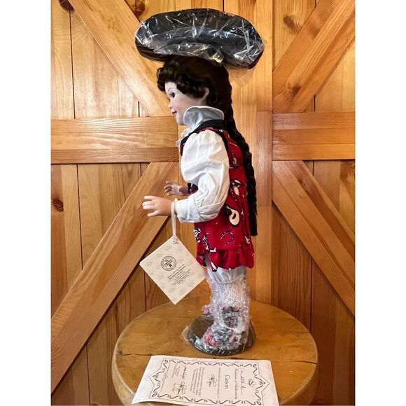 Vintage Tanya Tucker 1995 The Hamilton Collection Cowgirl Doll. - Picture 8 of 11